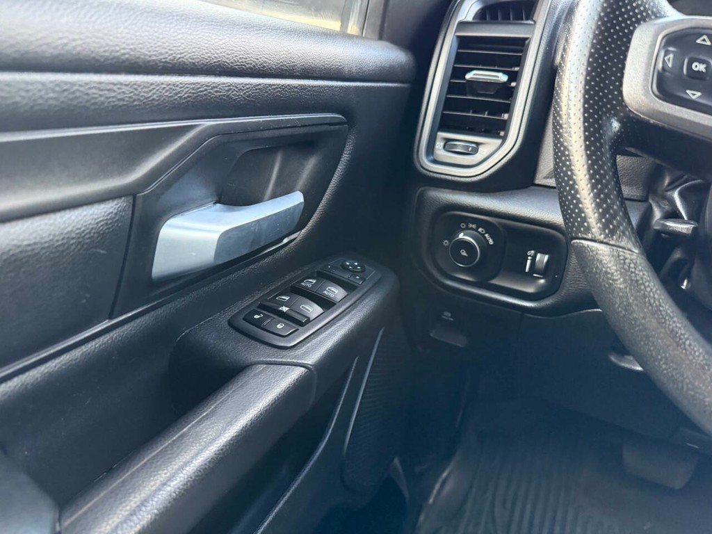 Ram 1500 Vehicle Full-screen Gallery Image 31