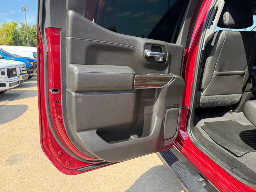 Chevrolet Silverado 1500 Vehicle Full-screen Gallery Image 14