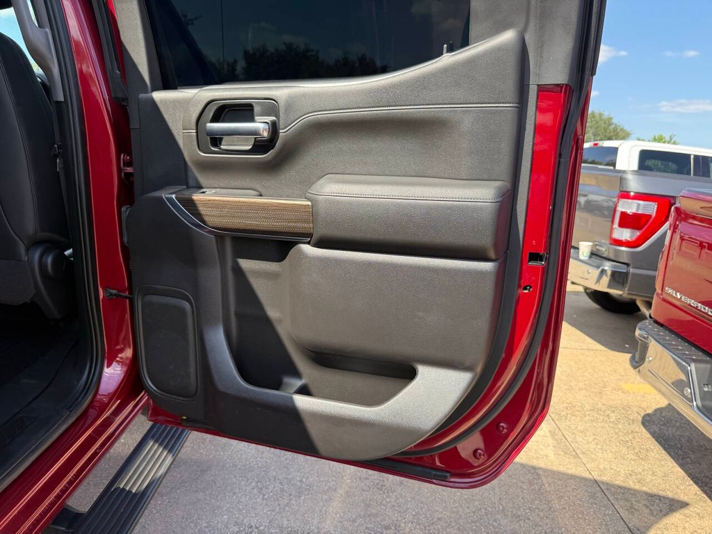 Chevrolet Silverado 1500 Vehicle Full-screen Gallery Image 16