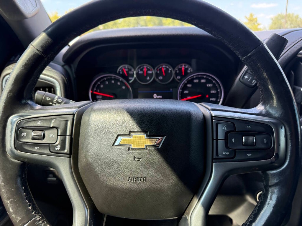 Chevrolet Silverado 1500 Vehicle Full-screen Gallery Image 23