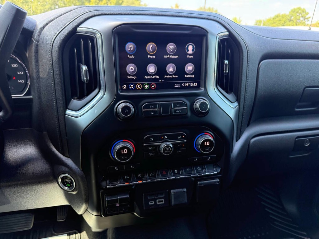 Chevrolet Silverado 1500 Vehicle Full-screen Gallery Image 24