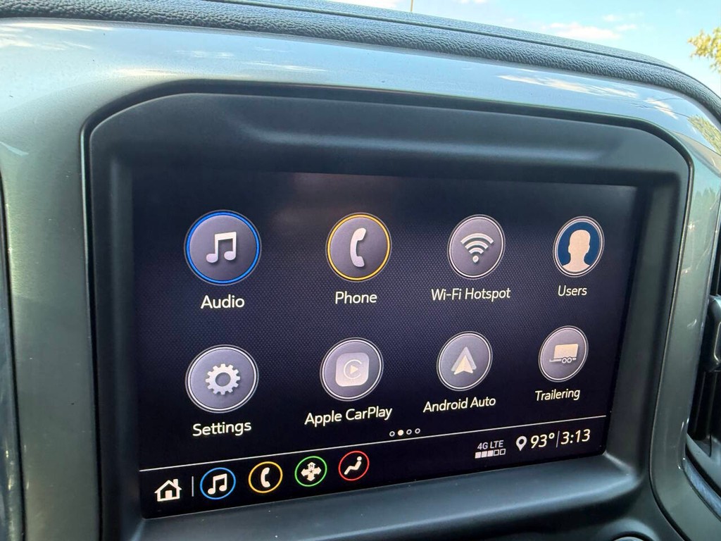 Chevrolet Silverado 1500 Vehicle Full-screen Gallery Image 25