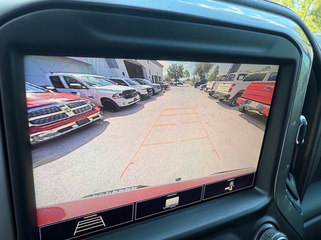 Chevrolet Silverado 1500 Vehicle Full-screen Gallery Image 26