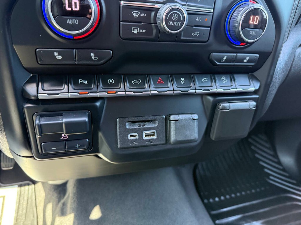 Chevrolet Silverado 1500 Vehicle Full-screen Gallery Image 29