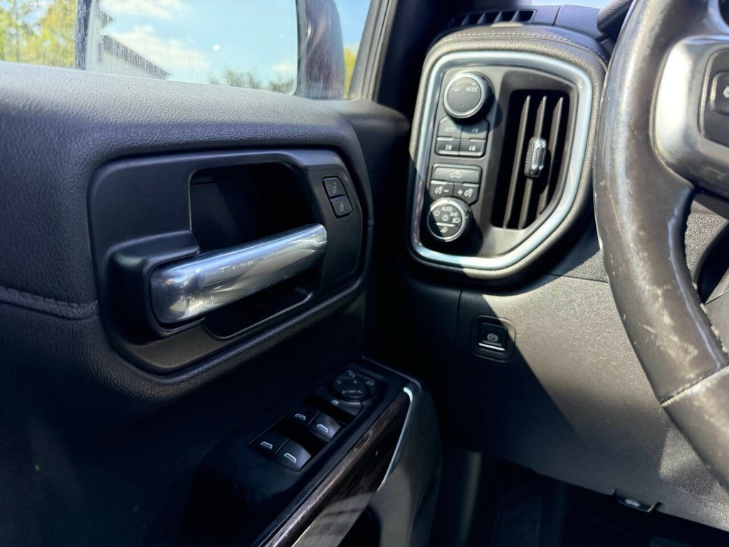 Chevrolet Silverado 1500 Vehicle Full-screen Gallery Image 30