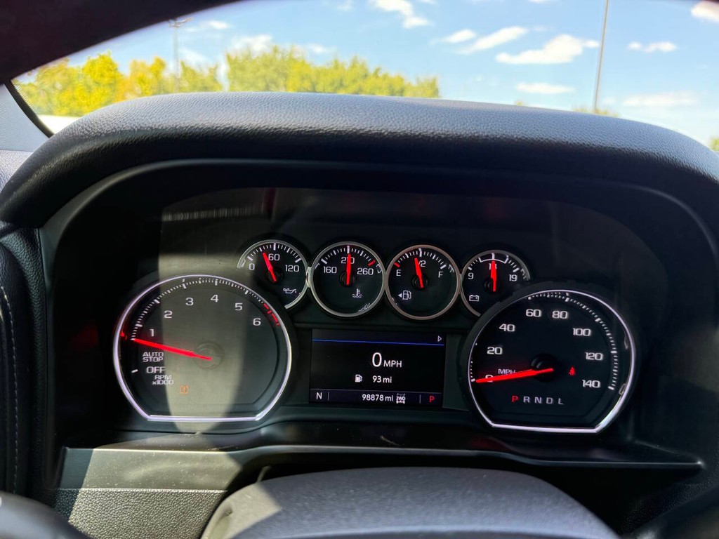 Chevrolet Silverado 1500 Vehicle Full-screen Gallery Image 31