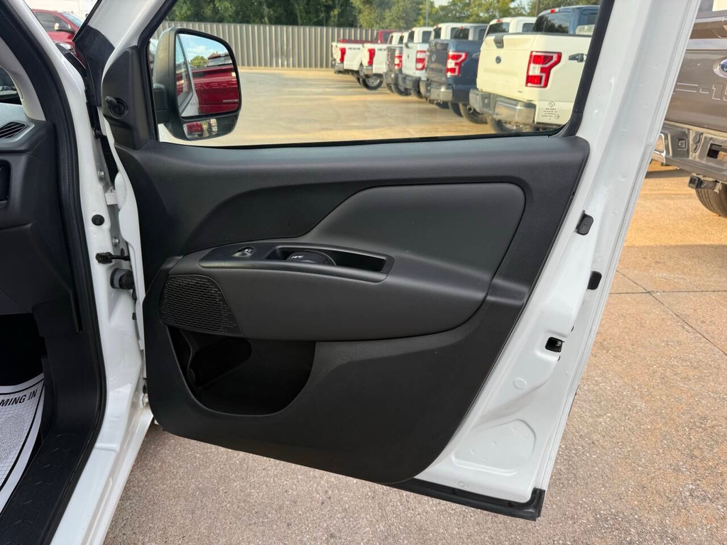 Ram ProMaster City Cargo Van Vehicle Full-screen Gallery Image 11