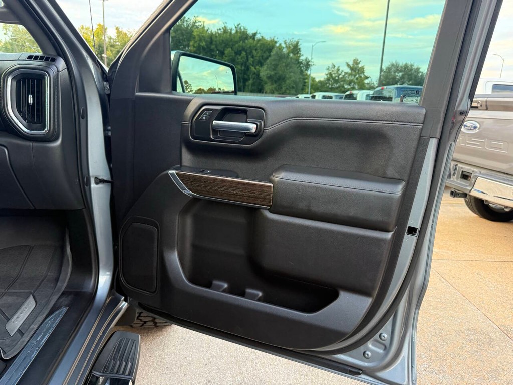 Chevrolet Silverado 1500 Vehicle Full-screen Gallery Image 11