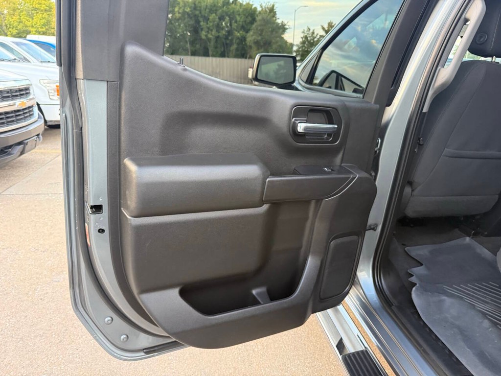 Chevrolet Silverado 1500 Vehicle Full-screen Gallery Image 14