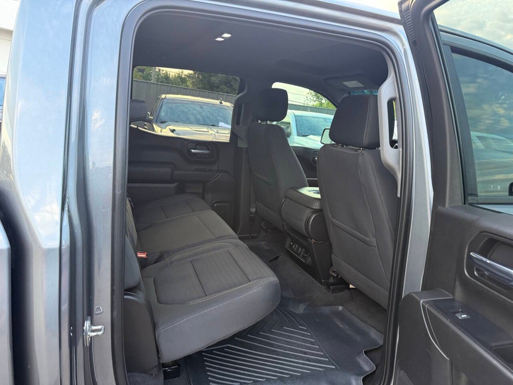 Chevrolet Silverado 1500 Vehicle Full-screen Gallery Image 15