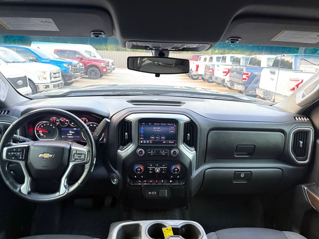 Chevrolet Silverado 1500 Vehicle Full-screen Gallery Image 17