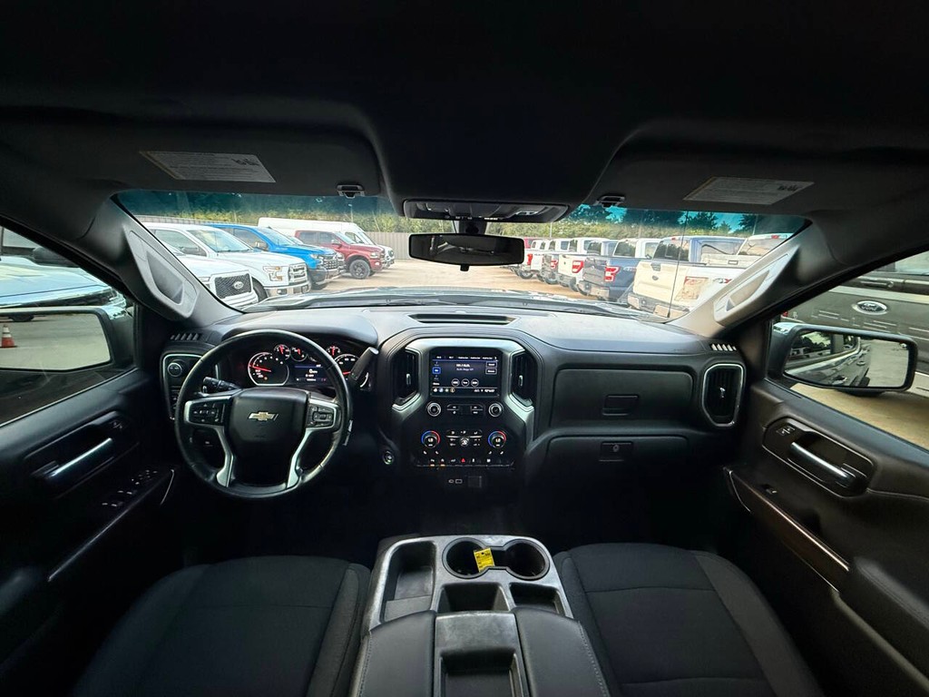 Chevrolet Silverado 1500 Vehicle Full-screen Gallery Image 18