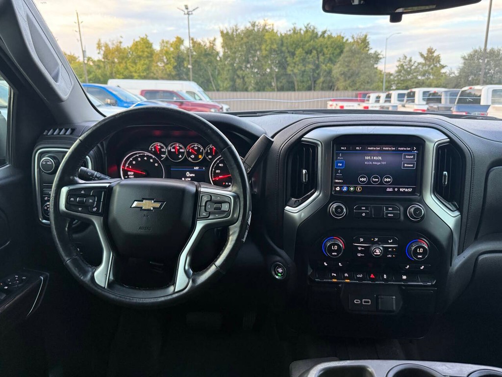 Chevrolet Silverado 1500 Vehicle Full-screen Gallery Image 21