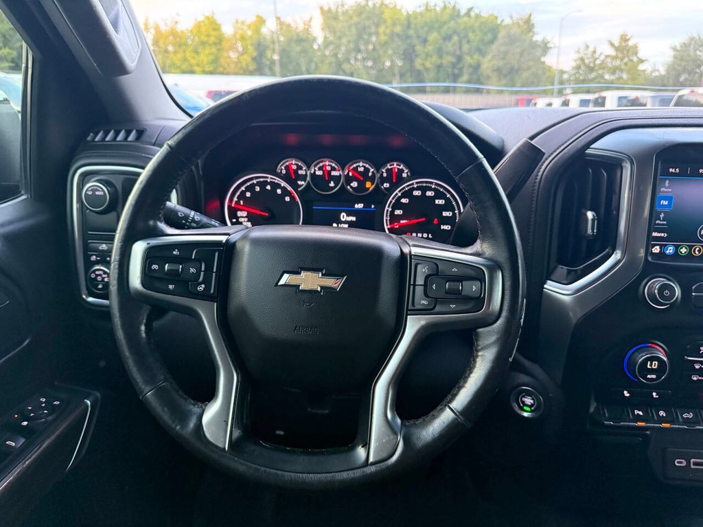 Chevrolet Silverado 1500 Vehicle Full-screen Gallery Image 22