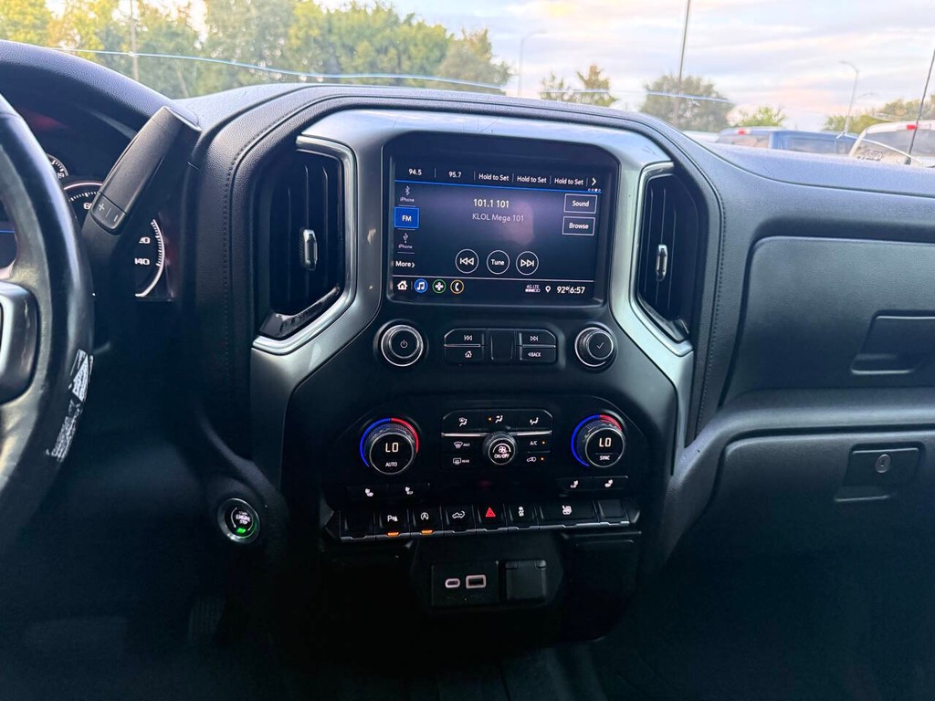 Chevrolet Silverado 1500 Vehicle Full-screen Gallery Image 24