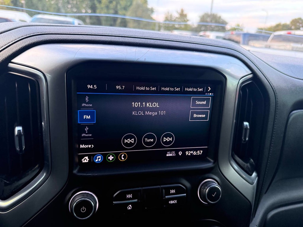 Chevrolet Silverado 1500 Vehicle Full-screen Gallery Image 25