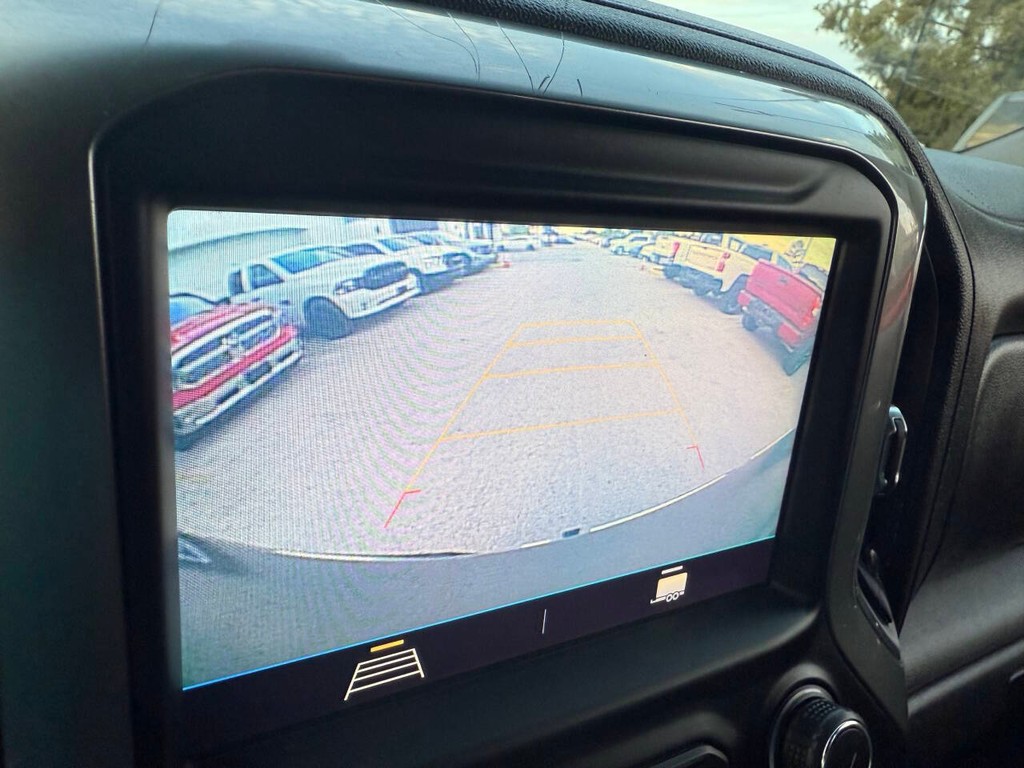 Chevrolet Silverado 1500 Vehicle Full-screen Gallery Image 26