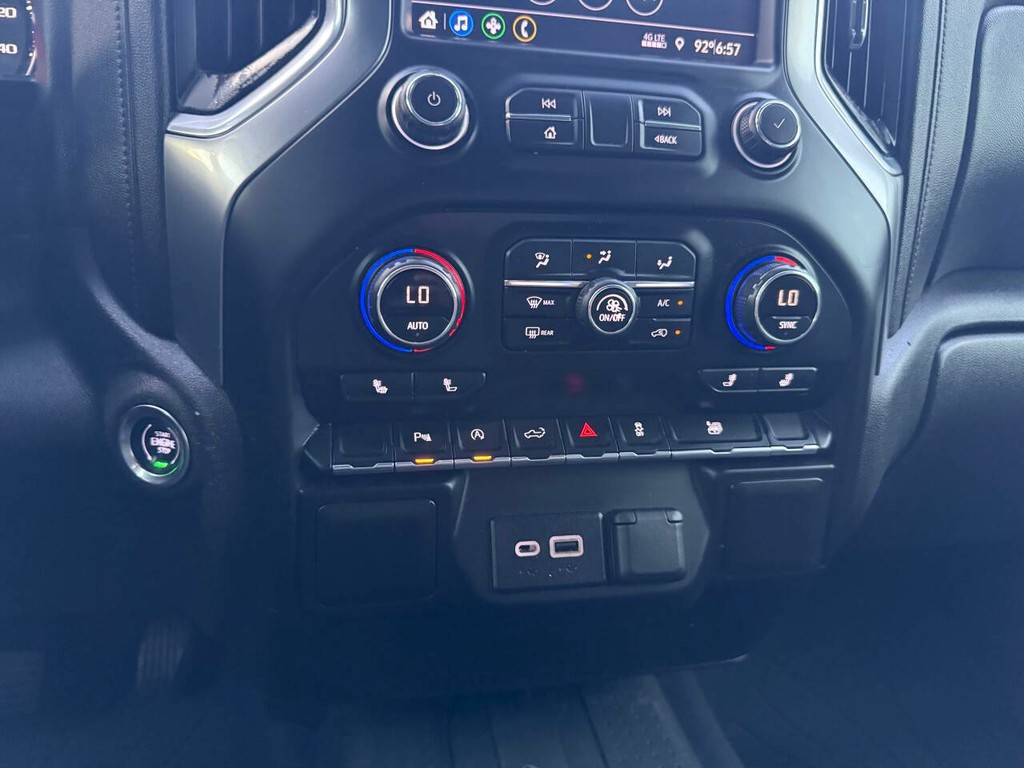 Chevrolet Silverado 1500 Vehicle Full-screen Gallery Image 28