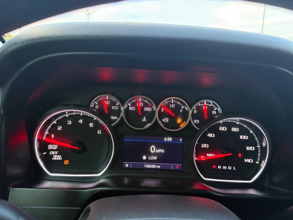 Chevrolet Silverado 1500 Vehicle Full-screen Gallery Image 31