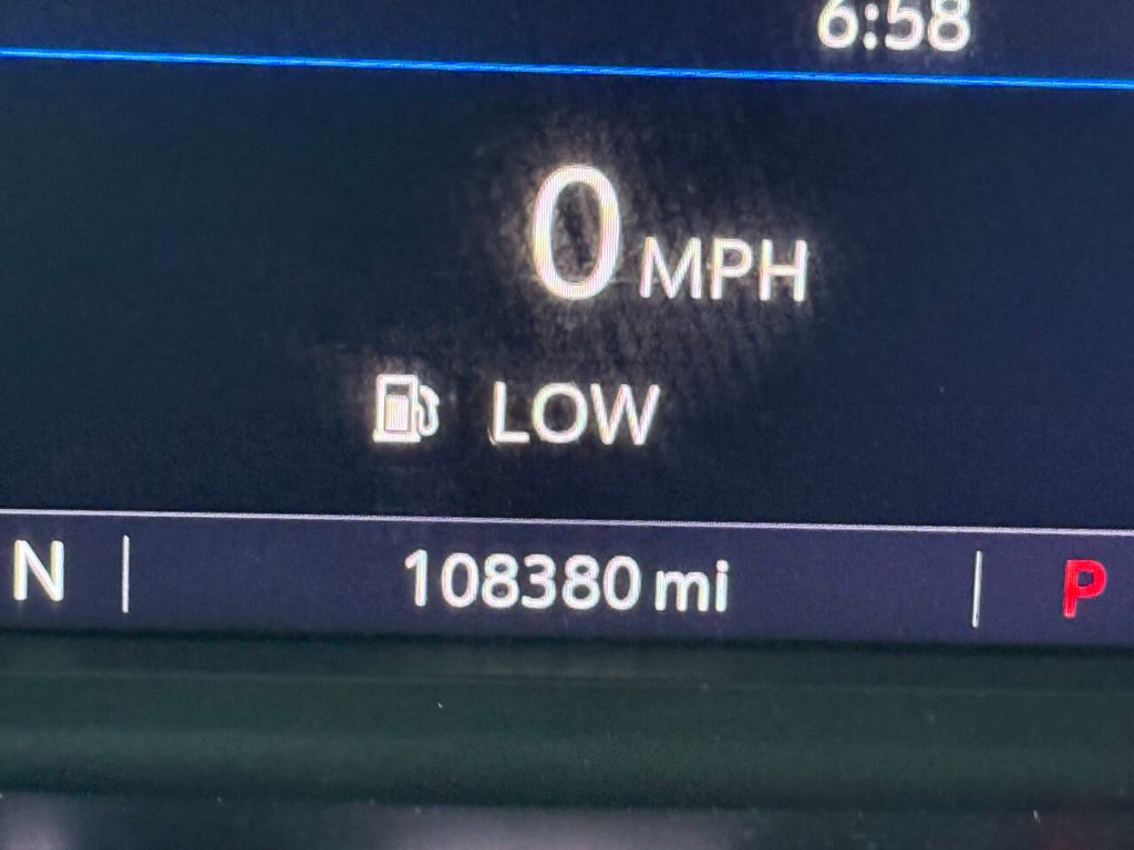 Chevrolet Silverado 1500 Vehicle Full-screen Gallery Image 32