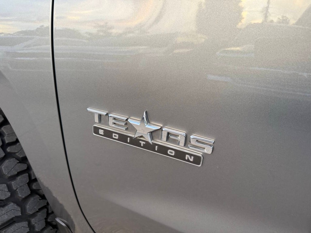 Chevrolet Silverado 1500 Vehicle Full-screen Gallery Image 36