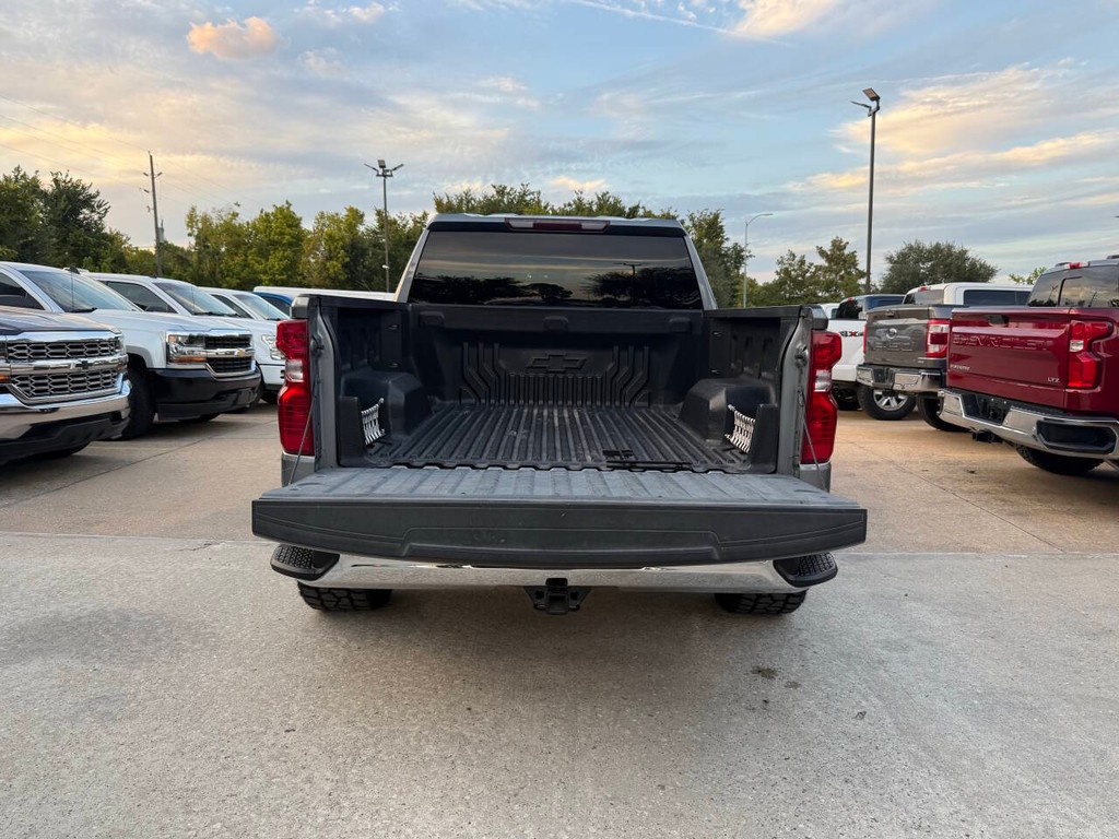 Chevrolet Silverado 1500 Vehicle Full-screen Gallery Image 37