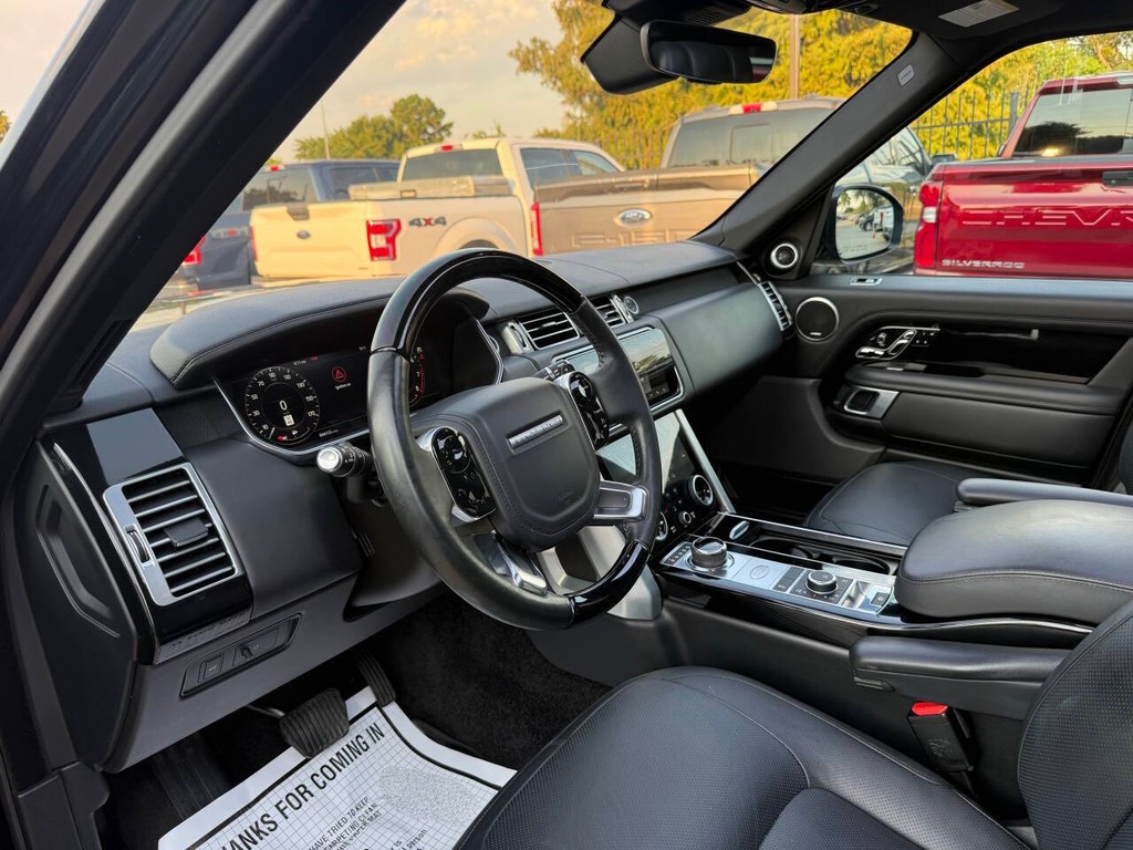 Land Rover Range Rover Vehicle Full-screen Gallery Image 06