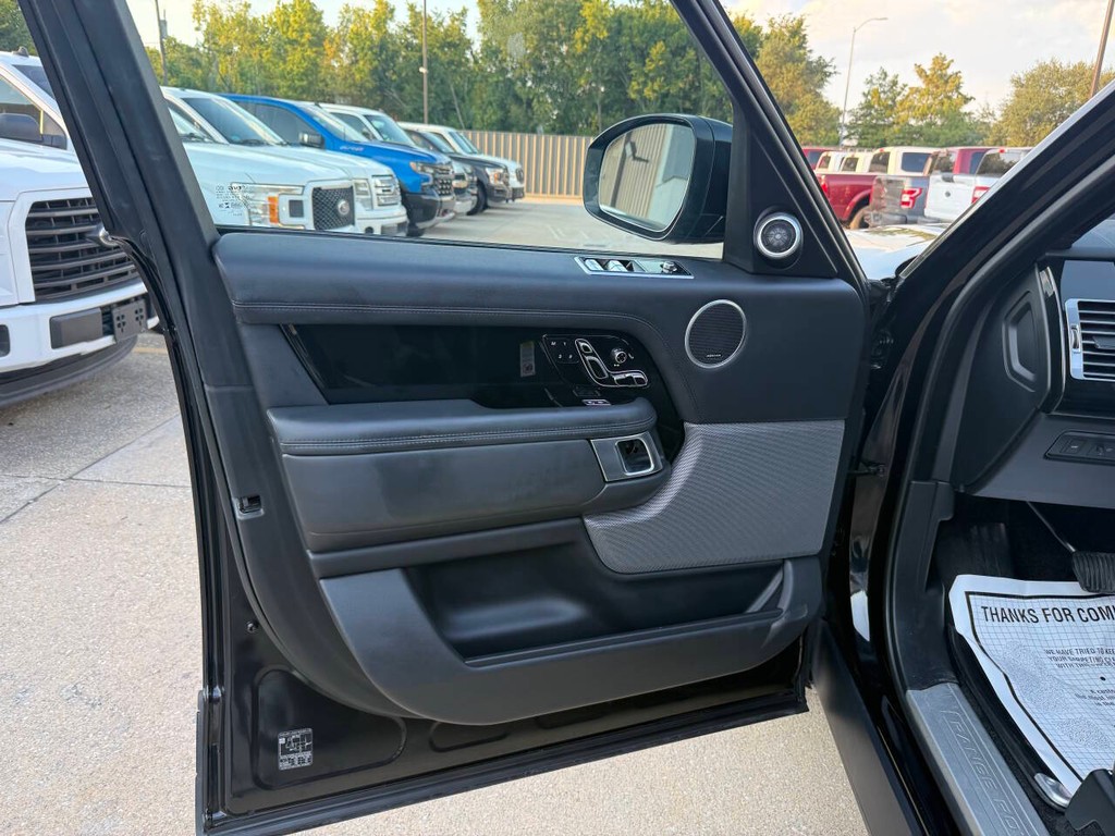 Land Rover Range Rover Vehicle Full-screen Gallery Image 08