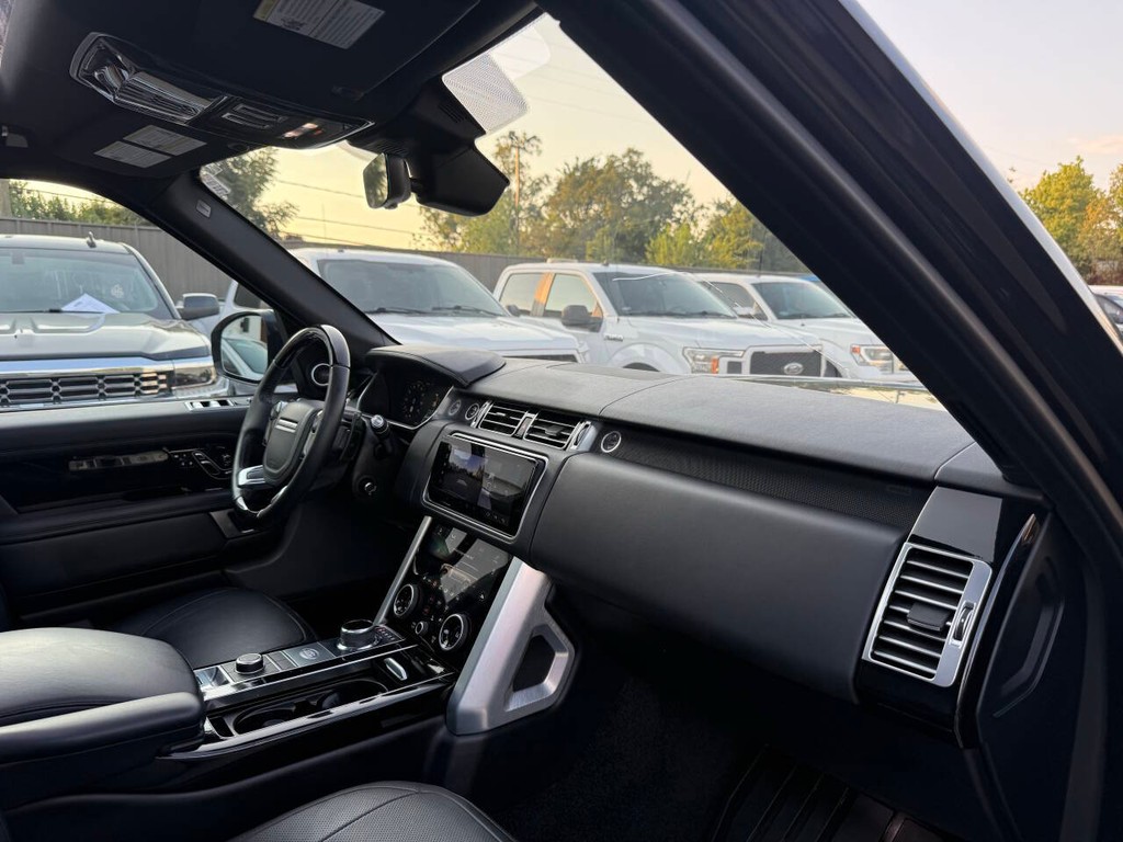 Land Rover Range Rover Vehicle Full-screen Gallery Image 09