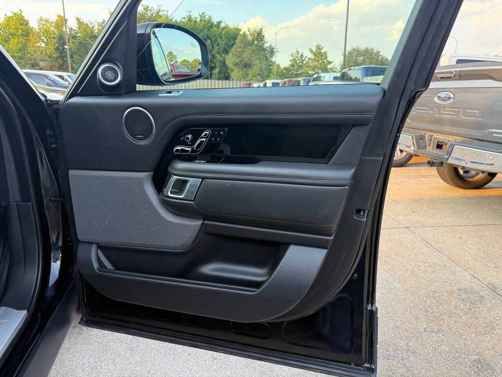 Land Rover Range Rover Vehicle Full-screen Gallery Image 11