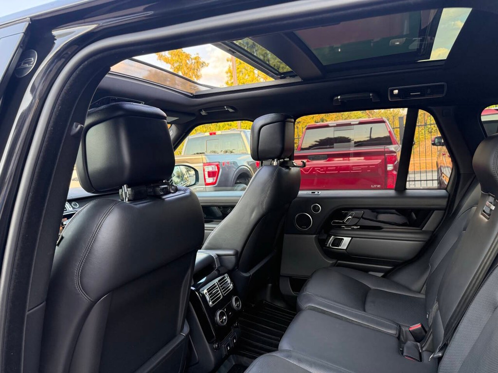 Land Rover Range Rover Vehicle Full-screen Gallery Image 12