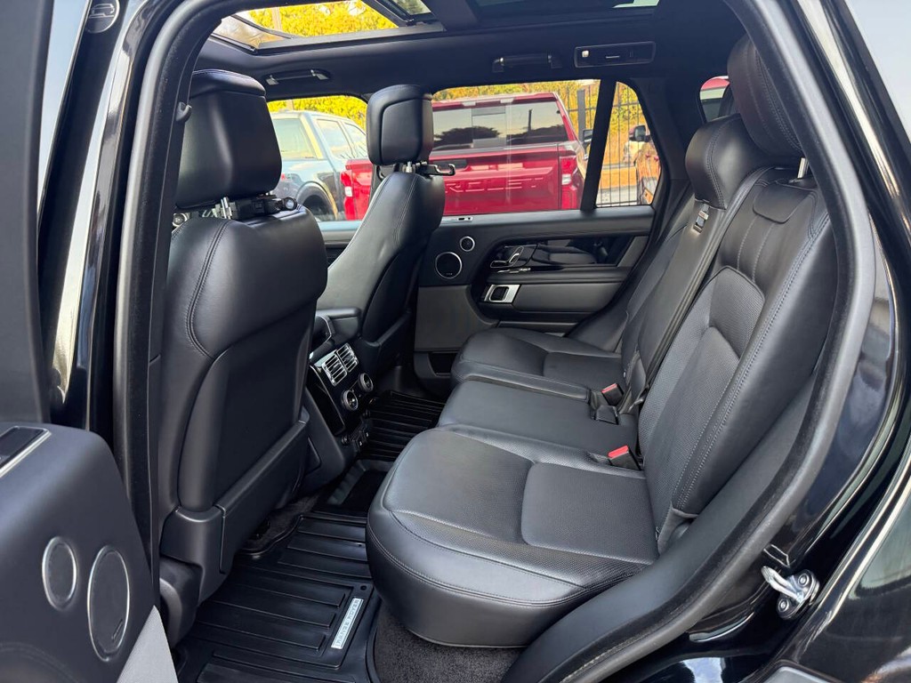 Land Rover Range Rover Vehicle Full-screen Gallery Image 13