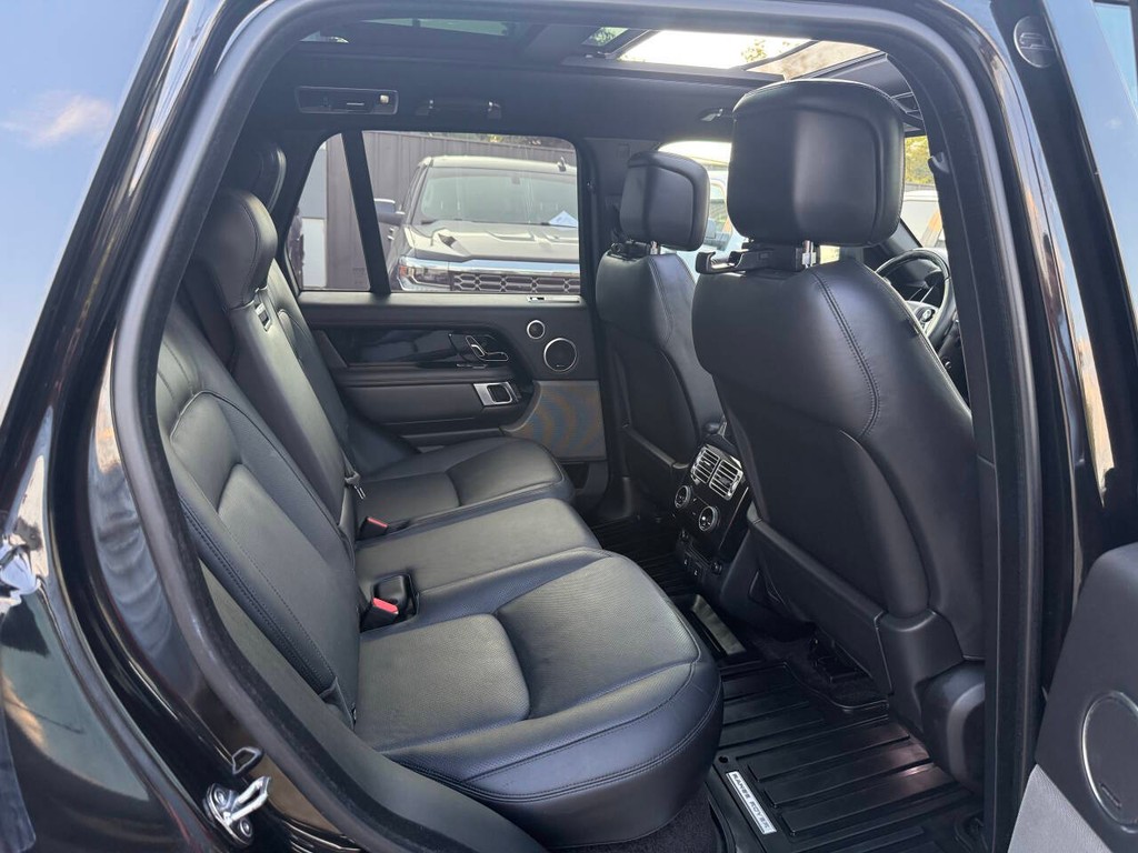 Land Rover Range Rover Vehicle Full-screen Gallery Image 15