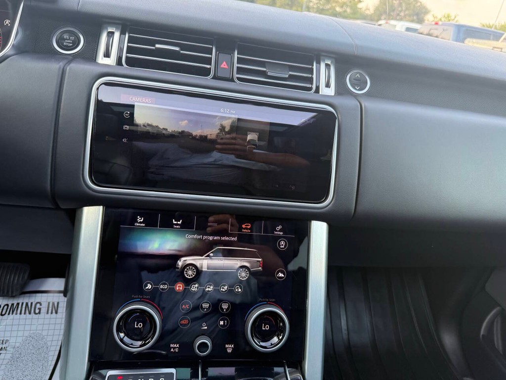 Land Rover Range Rover Vehicle Full-screen Gallery Image 24