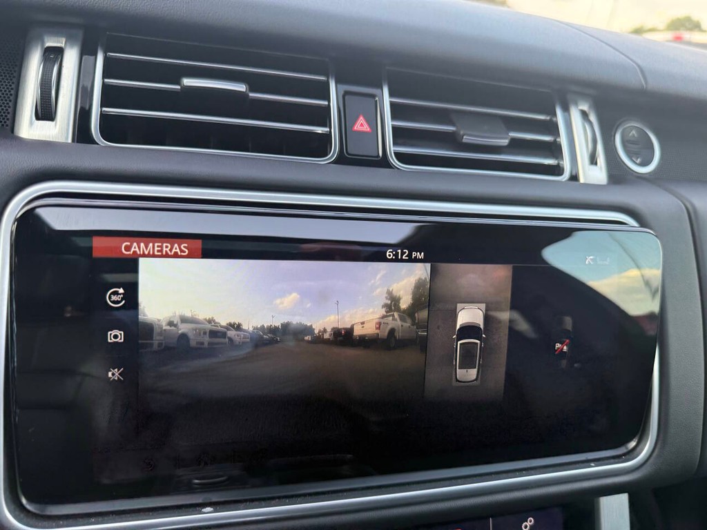 Land Rover Range Rover Vehicle Full-screen Gallery Image 25