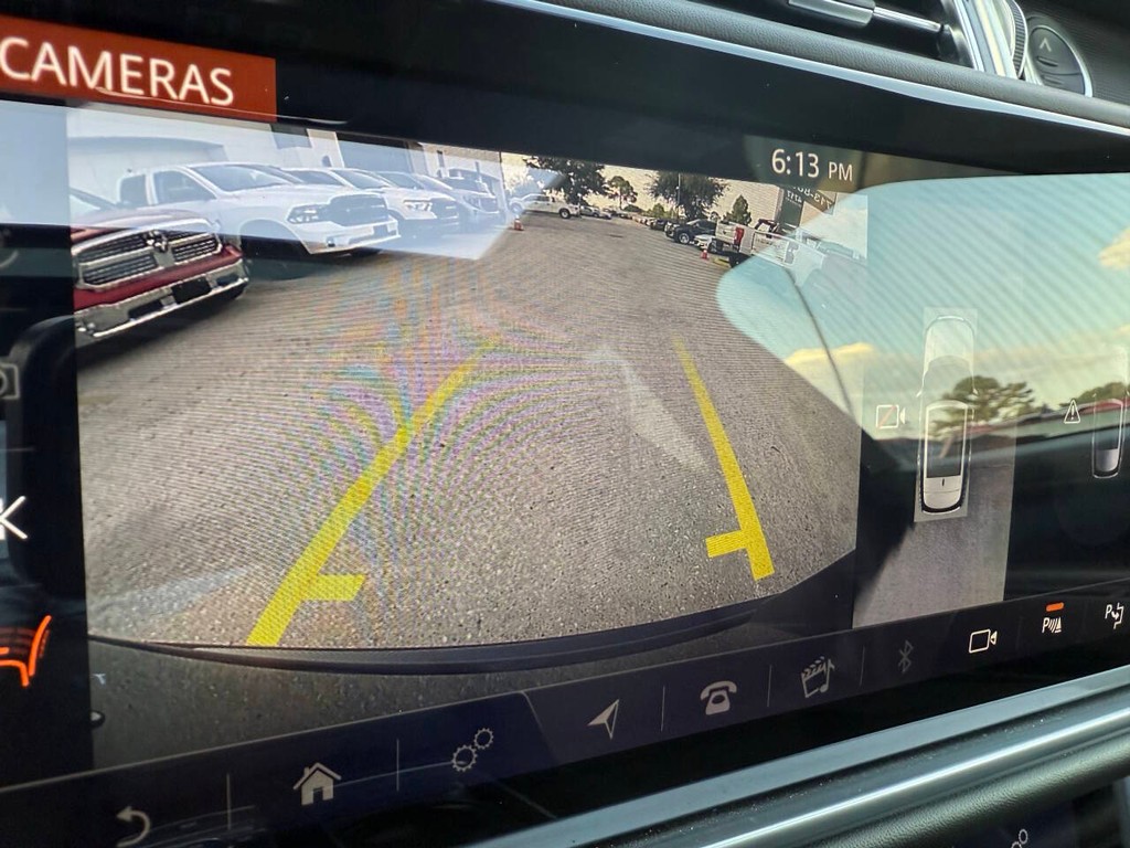 Land Rover Range Rover Vehicle Full-screen Gallery Image 26