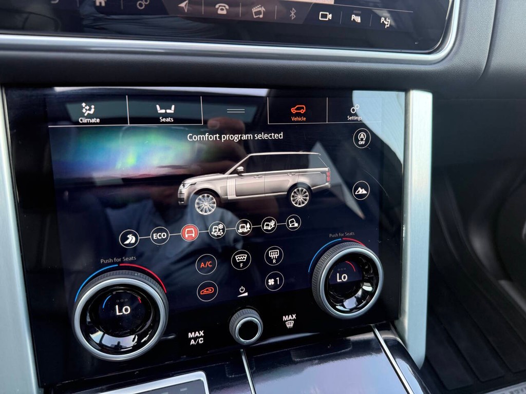 Land Rover Range Rover Vehicle Full-screen Gallery Image 27