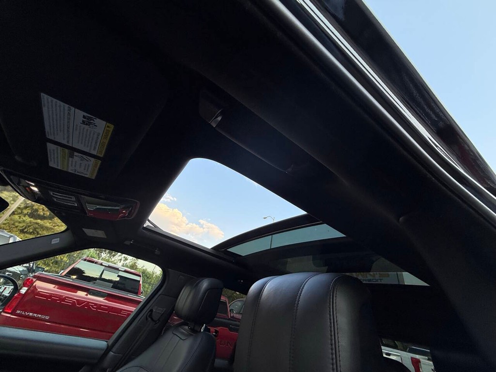 Land Rover Range Rover Vehicle Full-screen Gallery Image 29