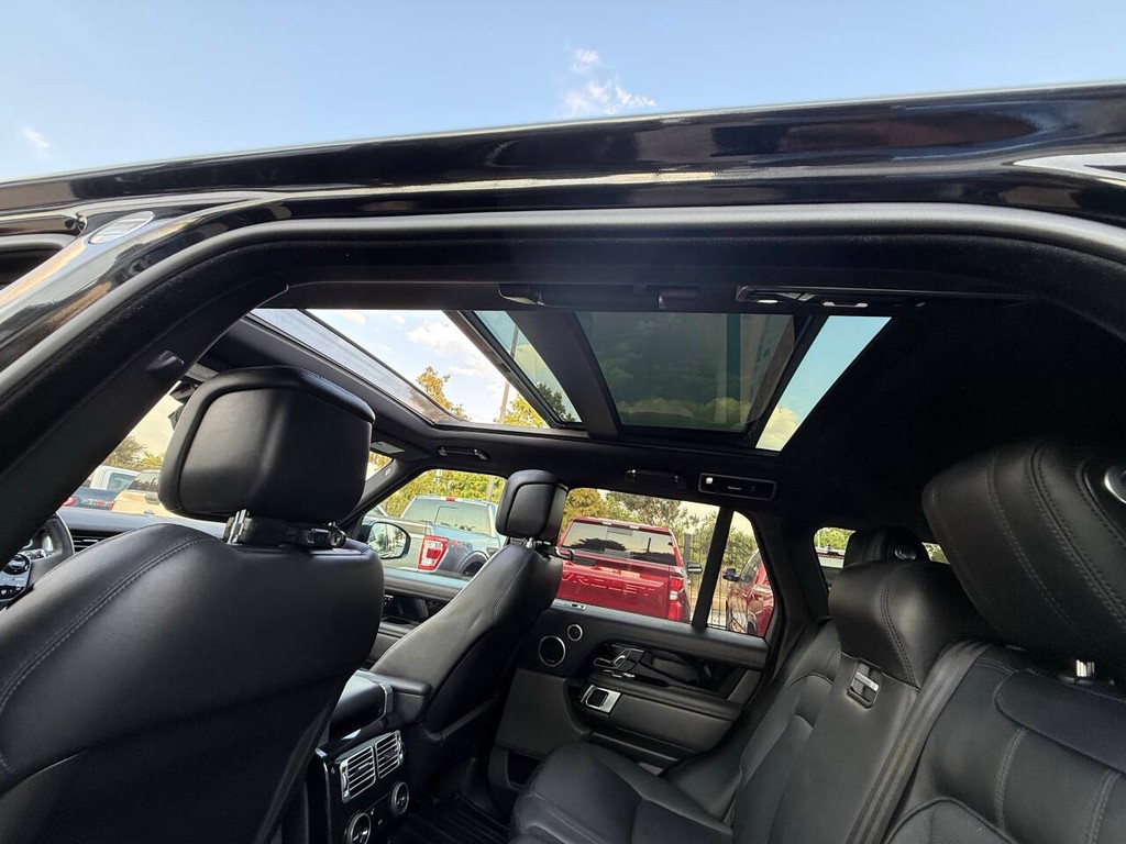 Land Rover Range Rover Vehicle Full-screen Gallery Image 30