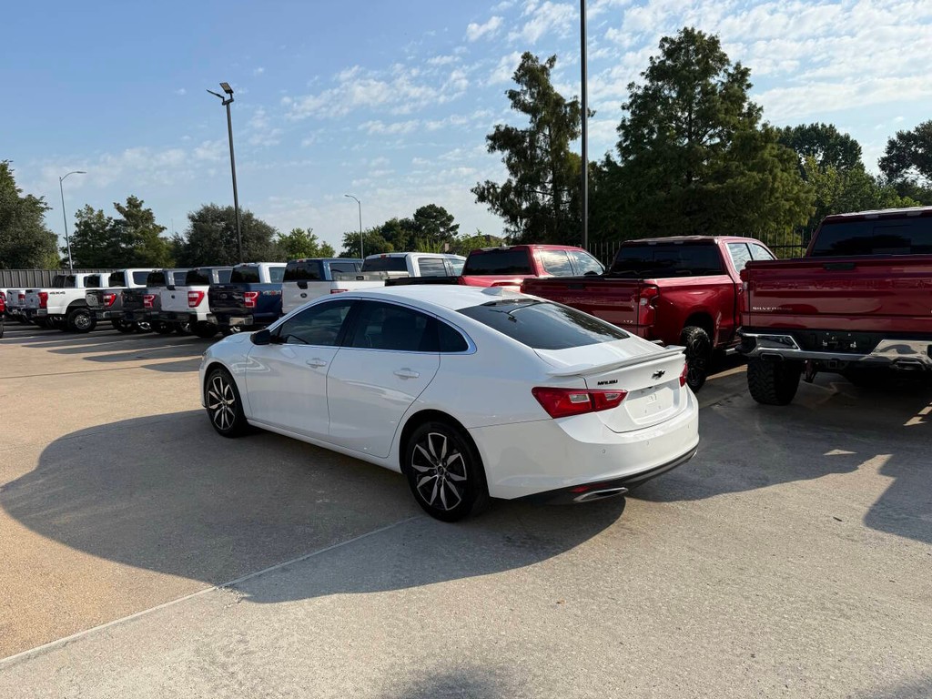 Chevrolet Malibu Vehicle Full-screen Gallery Image 04