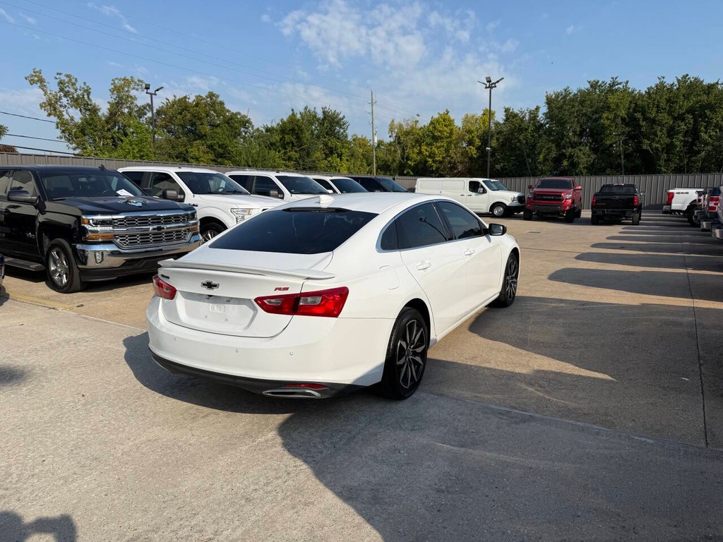 Chevrolet Malibu Vehicle Full-screen Gallery Image 05
