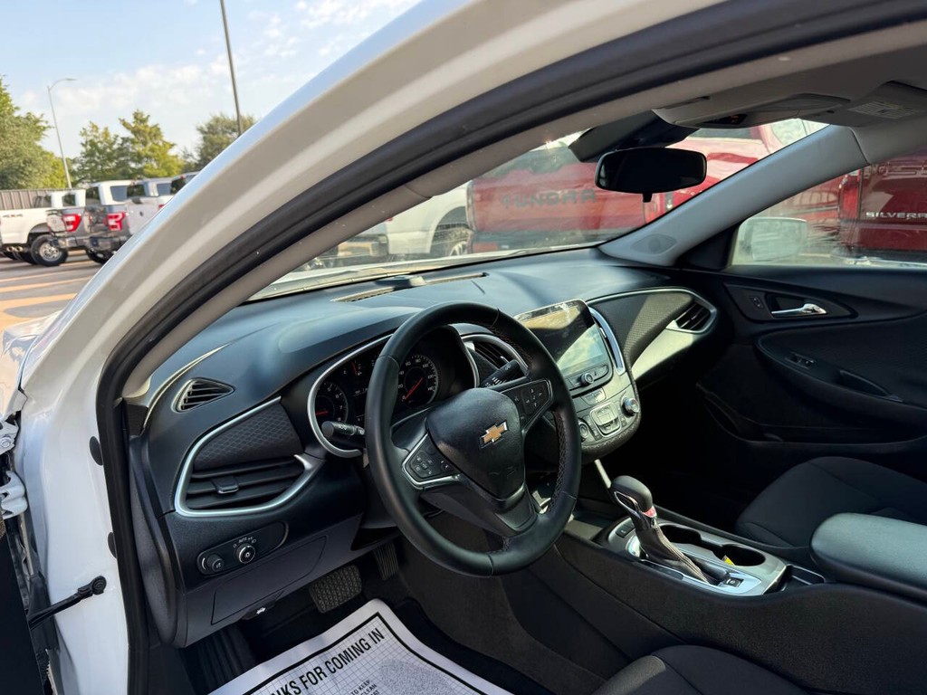 Chevrolet Malibu Vehicle Full-screen Gallery Image 06