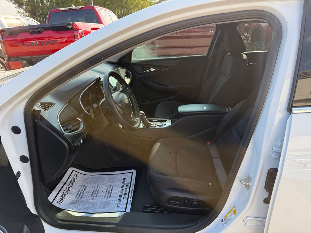 Chevrolet Malibu Vehicle Full-screen Gallery Image 07