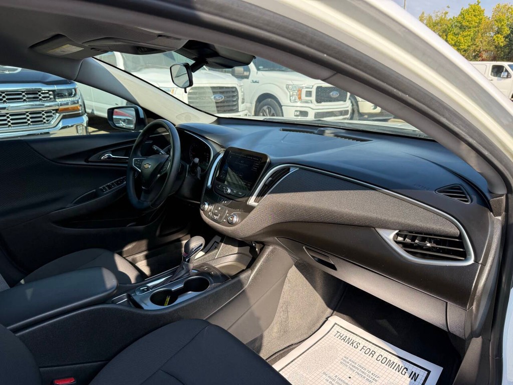 Chevrolet Malibu Vehicle Full-screen Gallery Image 09