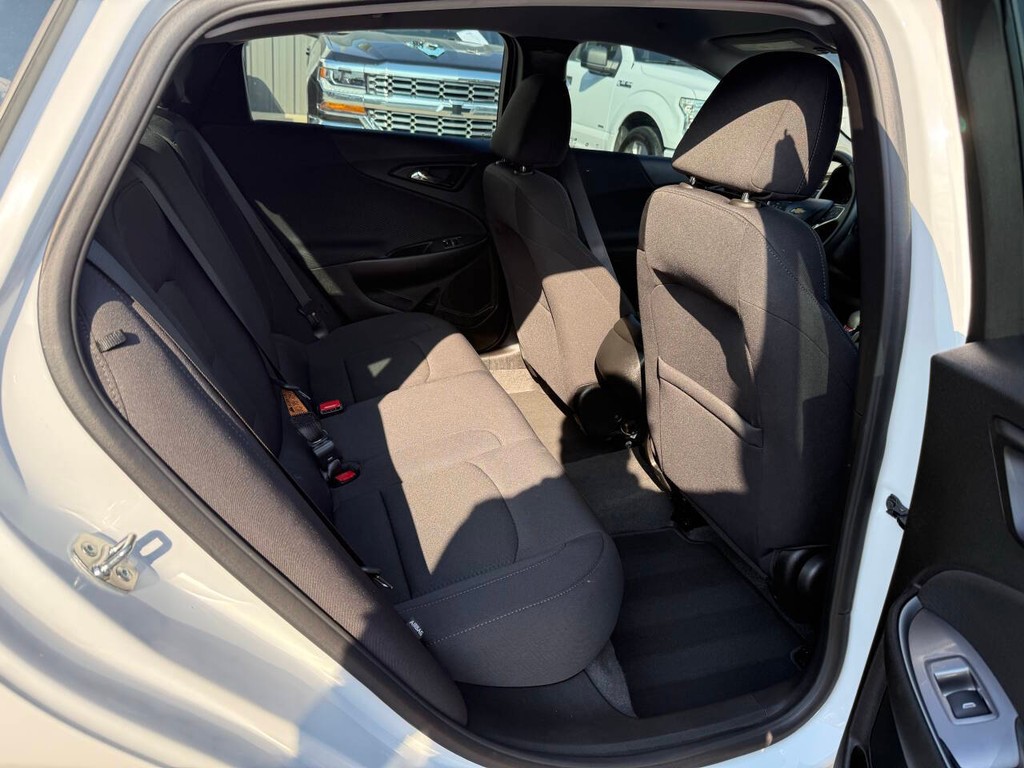 Chevrolet Malibu Vehicle Full-screen Gallery Image 15