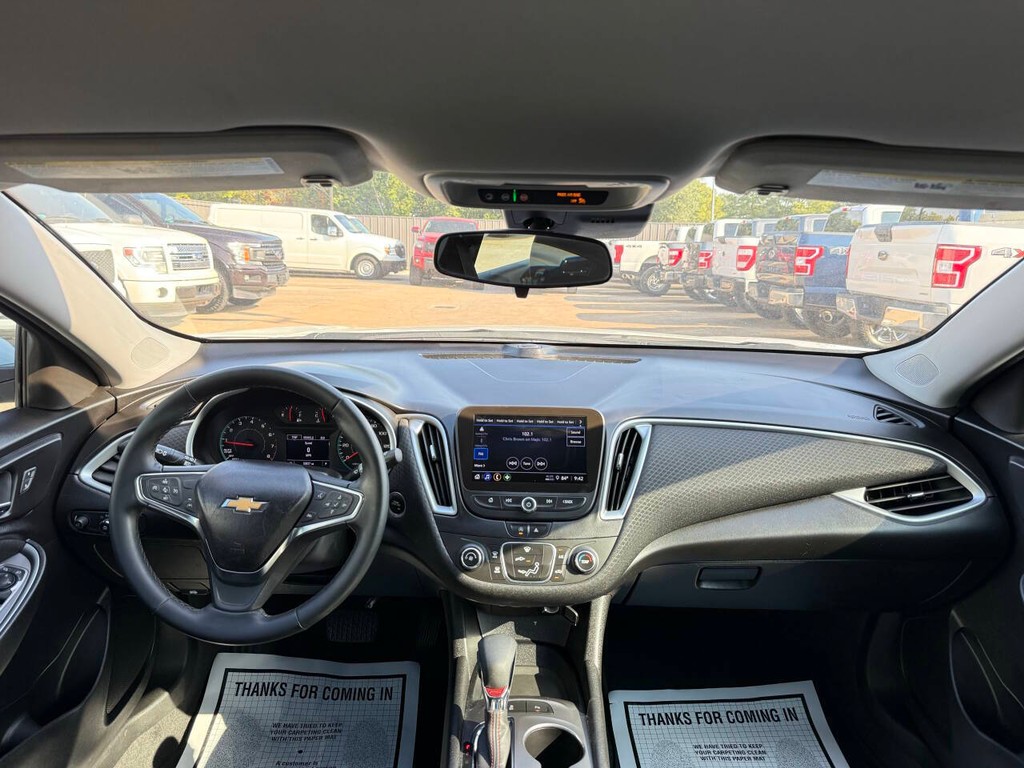 Chevrolet Malibu Vehicle Full-screen Gallery Image 17