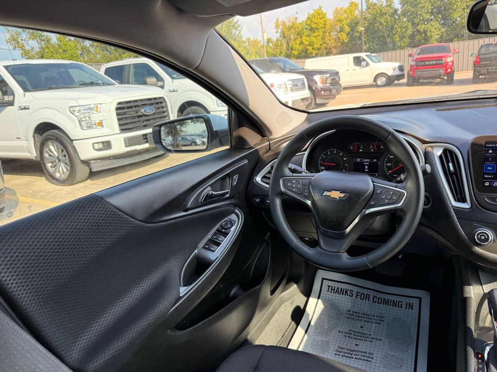 Chevrolet Malibu Vehicle Full-screen Gallery Image 19