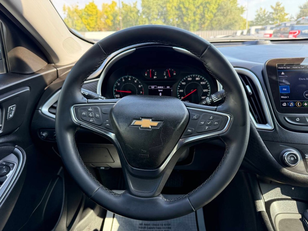 Chevrolet Malibu Vehicle Full-screen Gallery Image 22