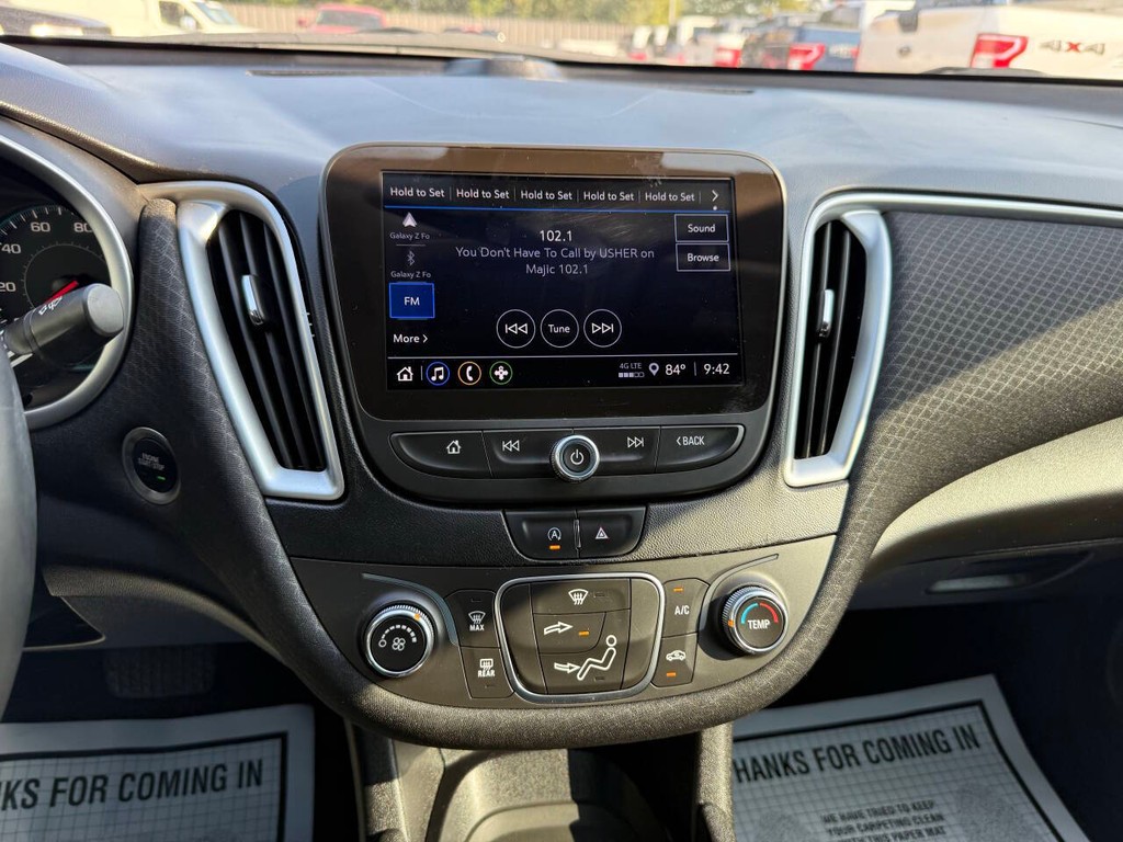 Chevrolet Malibu Vehicle Full-screen Gallery Image 24