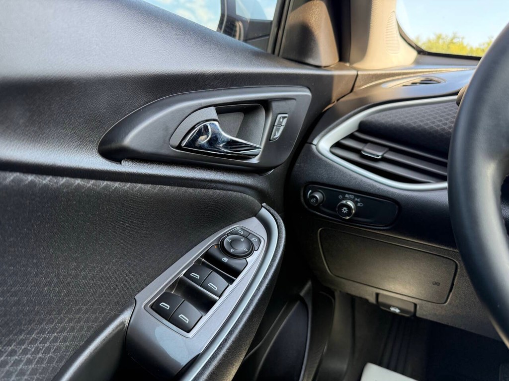 Chevrolet Malibu Vehicle Full-screen Gallery Image 28